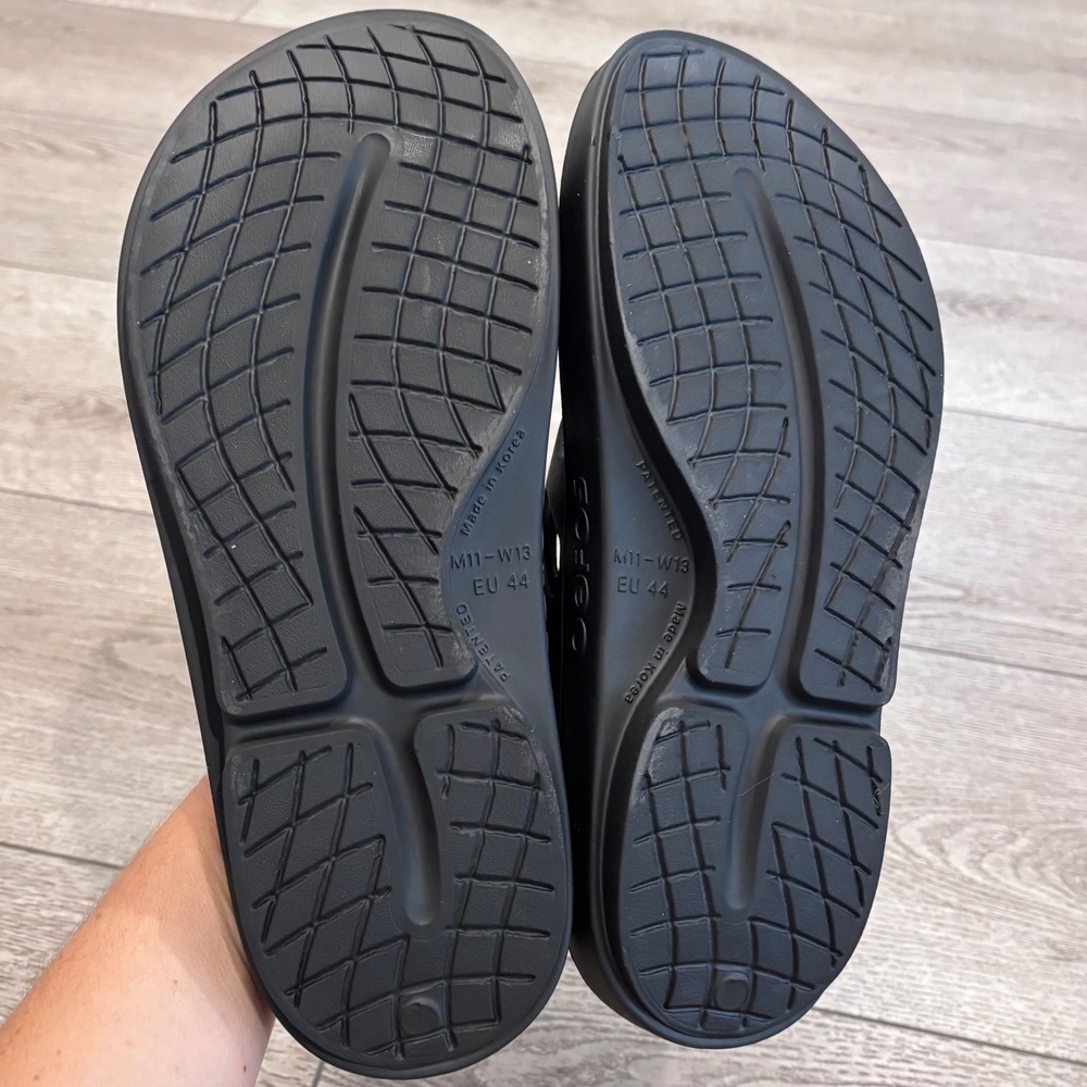 OOFOS OOriginal Recovery Sandals Mens 11 Womens 13 Black Flip Flops Comfort - Picture 6 of 7